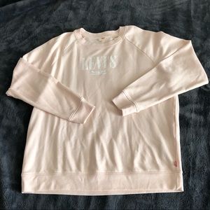 Pink Levi’s logo crewneck
